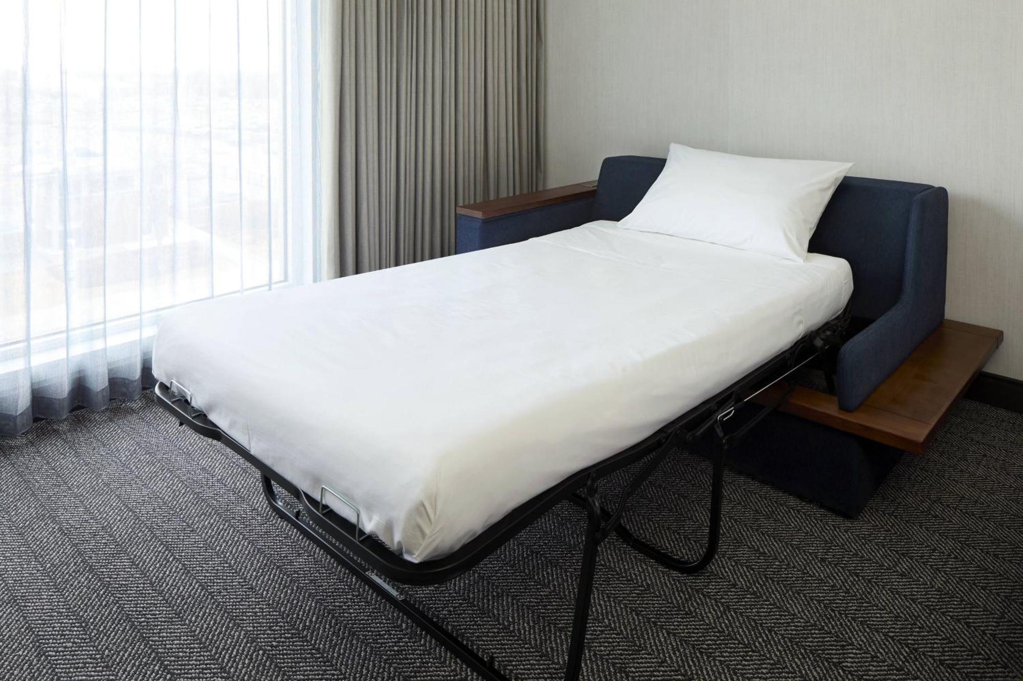 Hotel Courtyard By Marriott Montreal Laval Esterno foto
