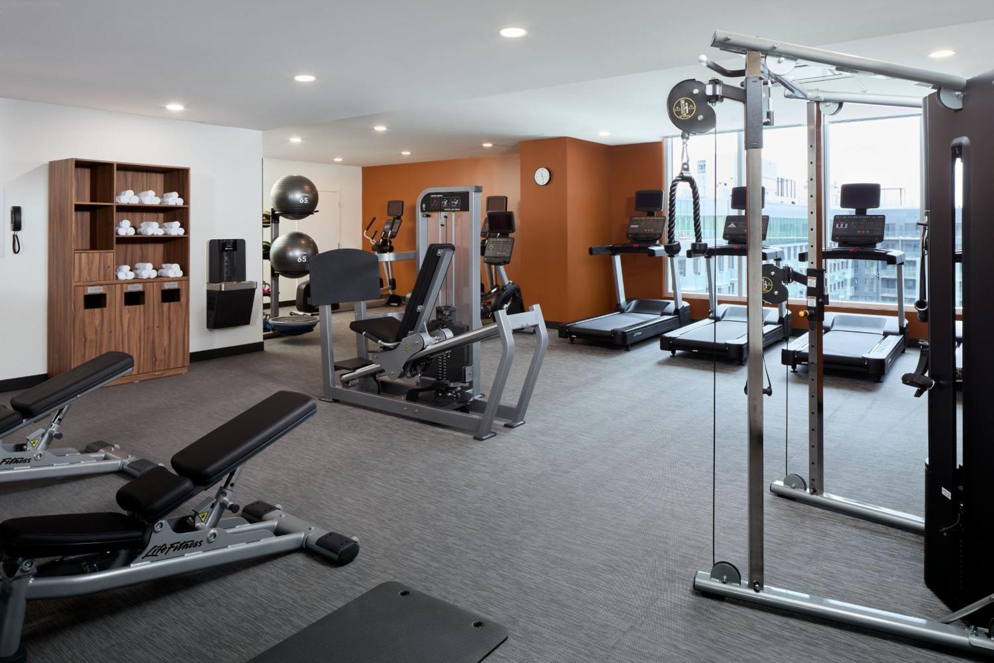 Hotel Courtyard By Marriott Montreal Laval Esterno foto