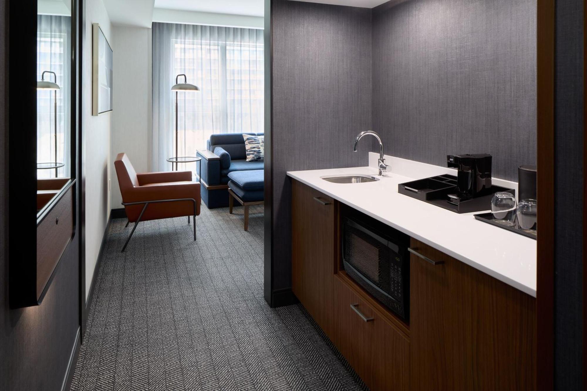 Hotel Courtyard By Marriott Montreal Laval Esterno foto