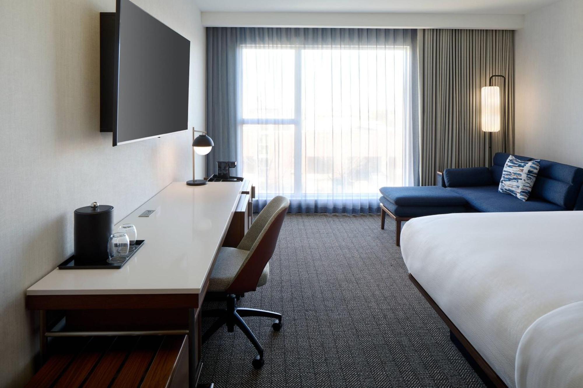 Hotel Courtyard By Marriott Montreal Laval Esterno foto