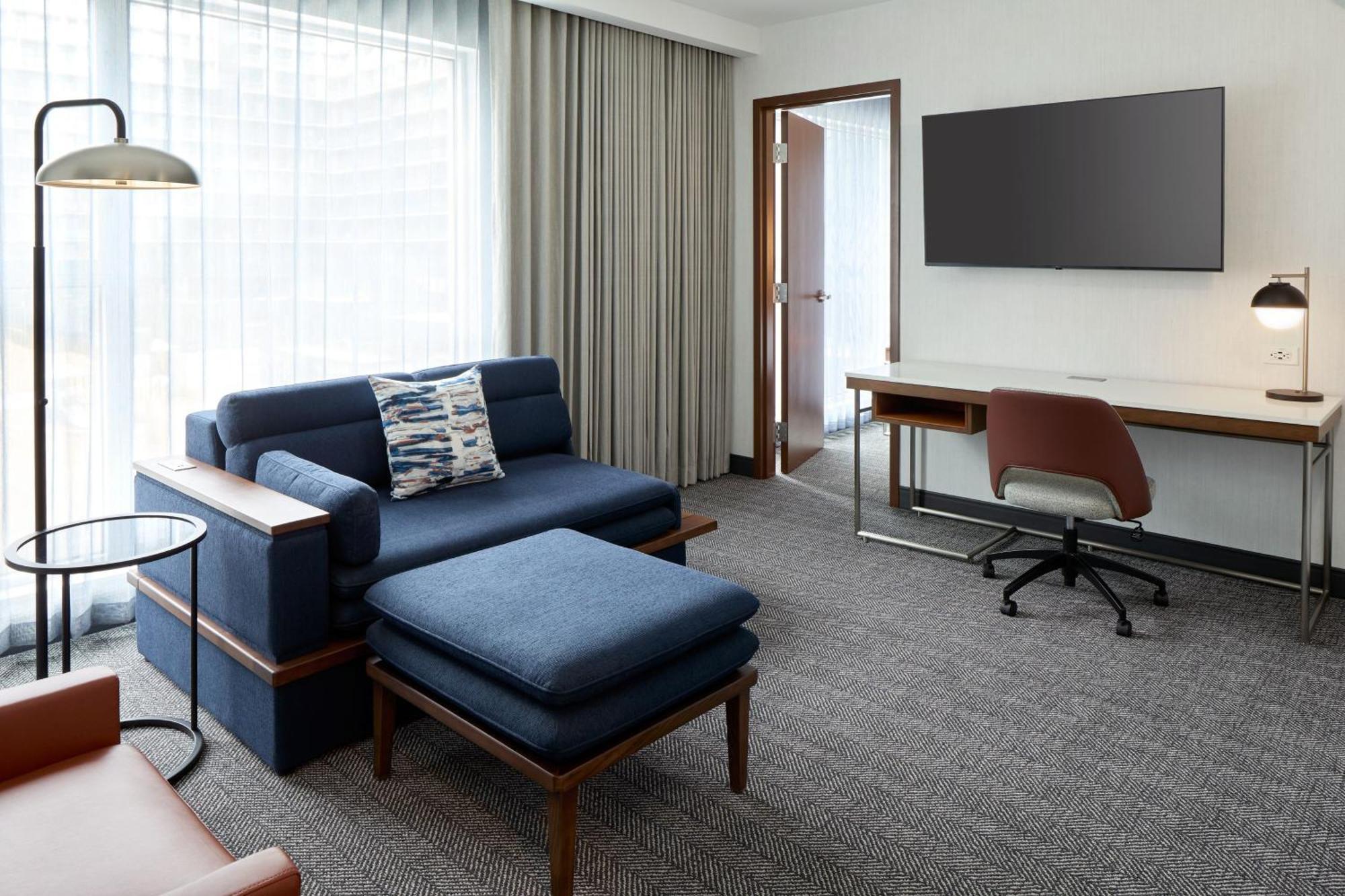 Hotel Courtyard By Marriott Montreal Laval Esterno foto