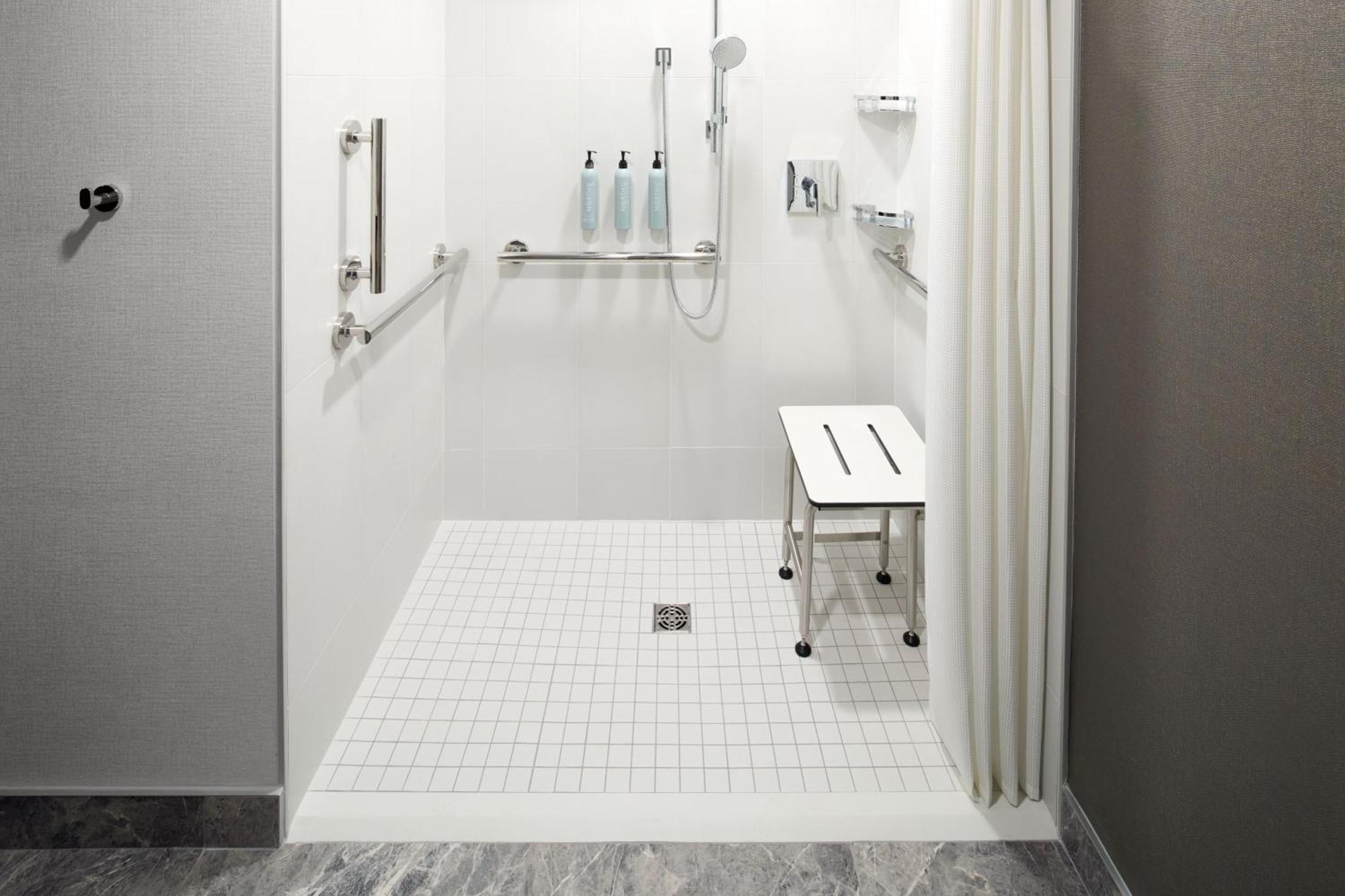 Hotel Courtyard By Marriott Montreal Laval Esterno foto