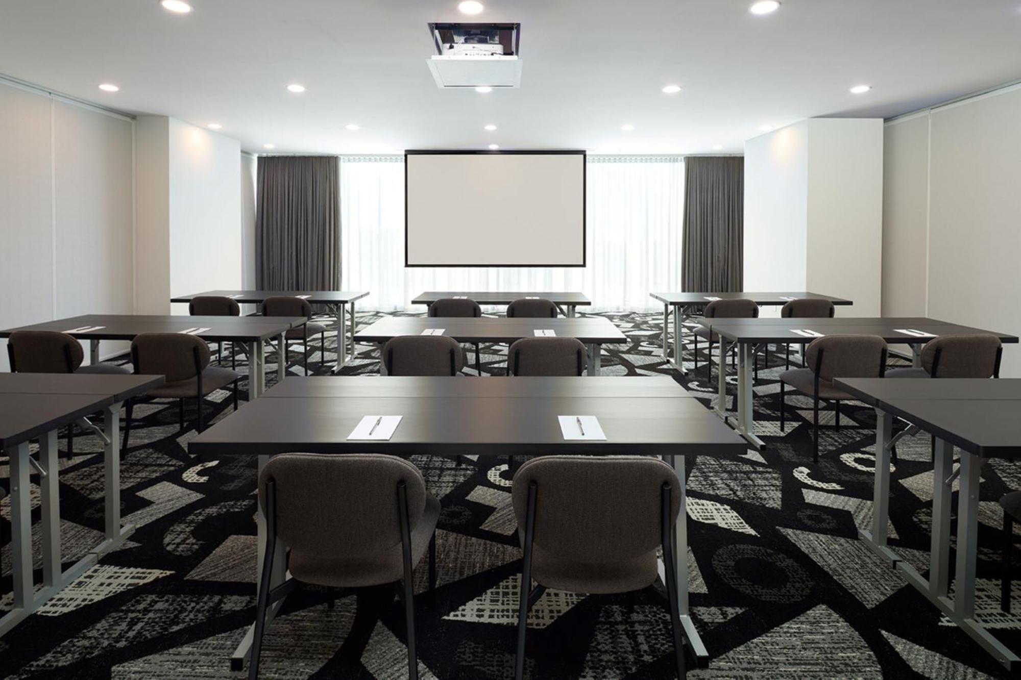 Hotel Courtyard By Marriott Montreal Laval Esterno foto