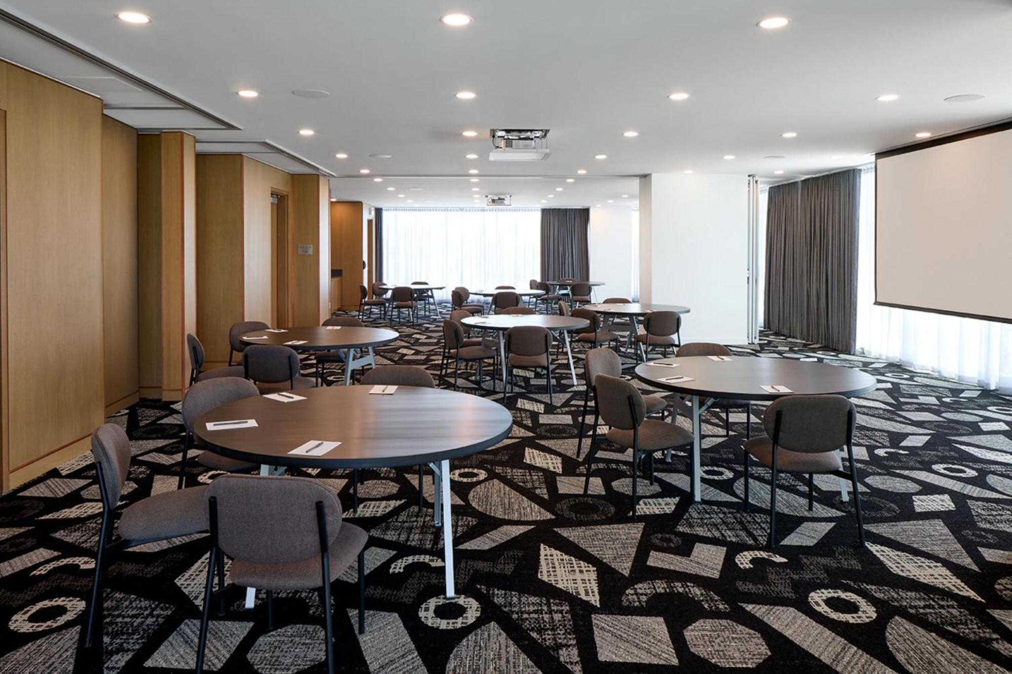 Hotel Courtyard By Marriott Montreal Laval Esterno foto
