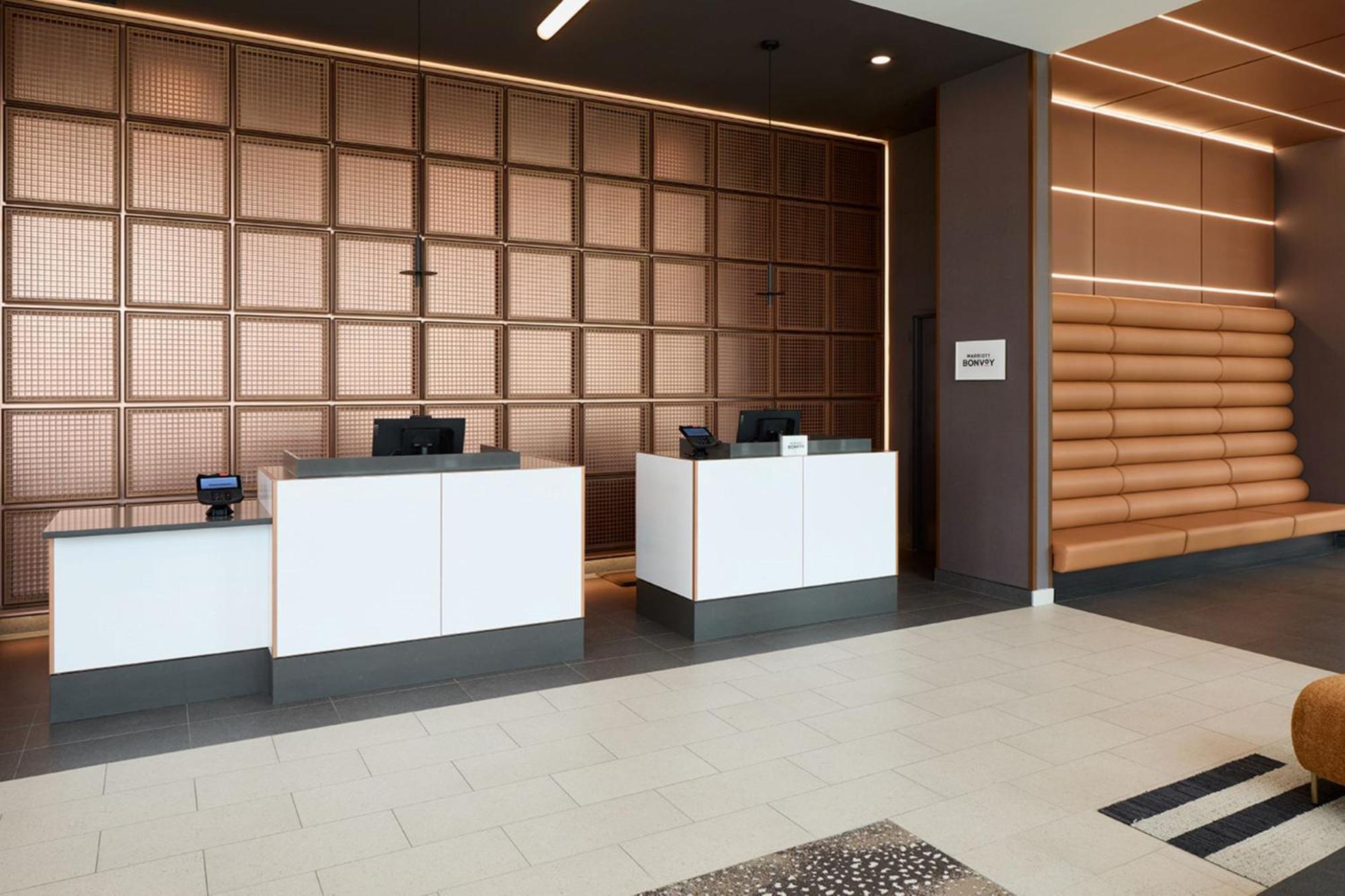 Hotel Courtyard By Marriott Montreal Laval Esterno foto